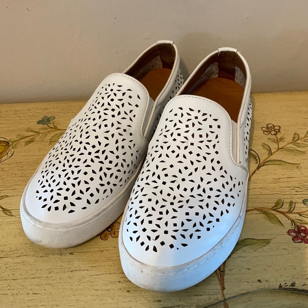 Vionic Midi Perf slip on sneakers